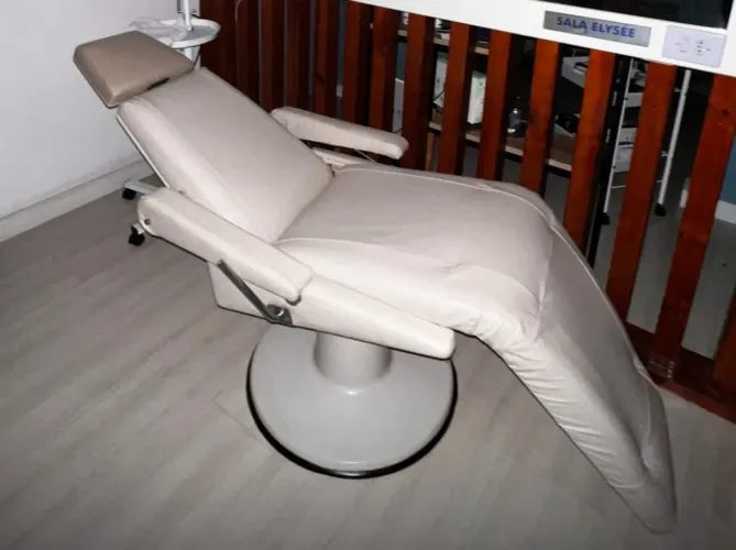 Cadeira/Poltrona couro Estética Consultório