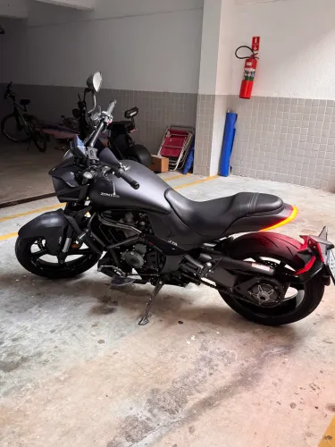 Vendo moto zontes S350 nova toda revisada todas revisões realizadas pela concessionária 