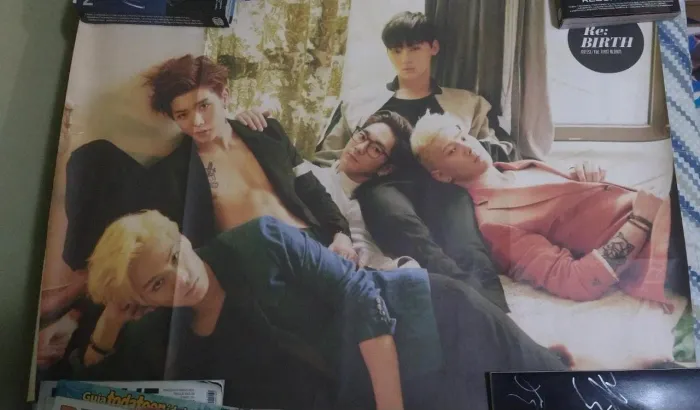 Pôster do Nu'est (Re: BIRTH)