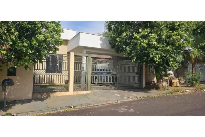 Casa à Venda  Parque dos Girassóis R$ 435.000,00