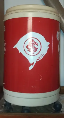 Cooler do Internacional de Porto Alegre.
