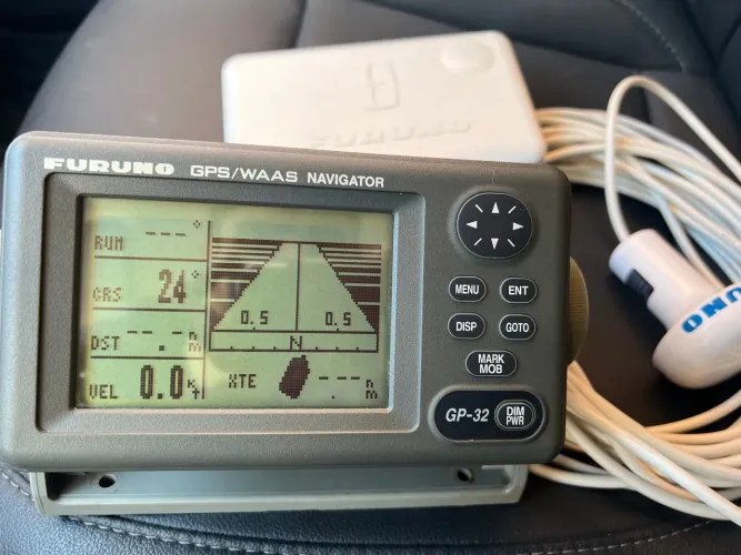 GPS/WAAS Navigator Furuno GP-32