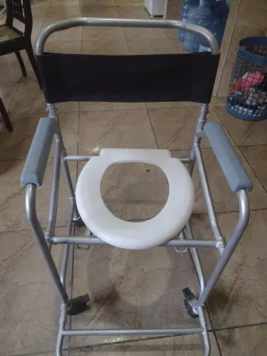 Cadeira de Banho com Rodas - Conforto e Mobilidade
