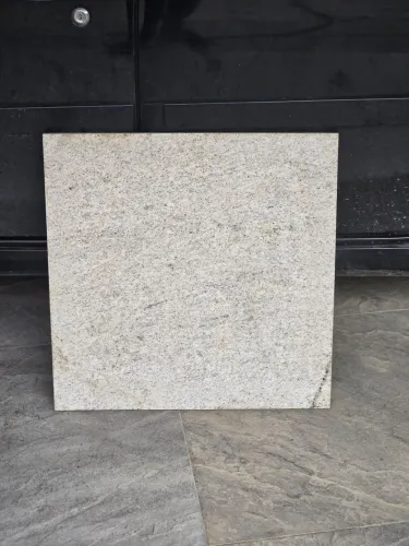 Piso de Granito Branco Siena 0,55x0,55 tenho 100M² (Valor referente a 1 M²)
