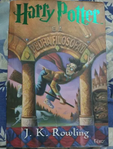 Vendo livro Harry Potter e a pedra filosofal