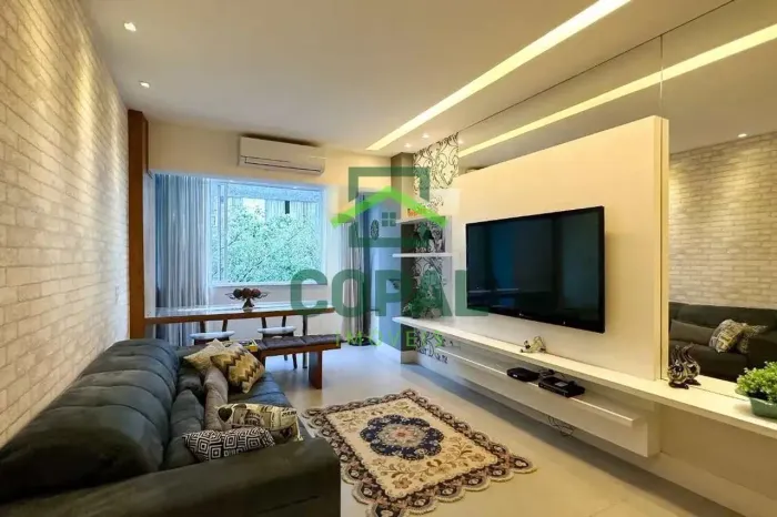 Amplo Apartamento de 2 Quartos com Suíte para Locação em Copacabana