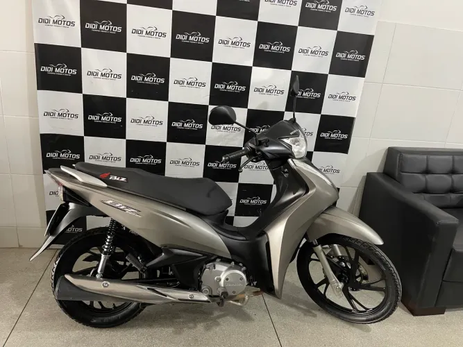 Vendo Biz 125 23/23 emplacada conservada!