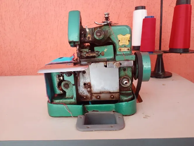 Máquina Overlock Butterfly