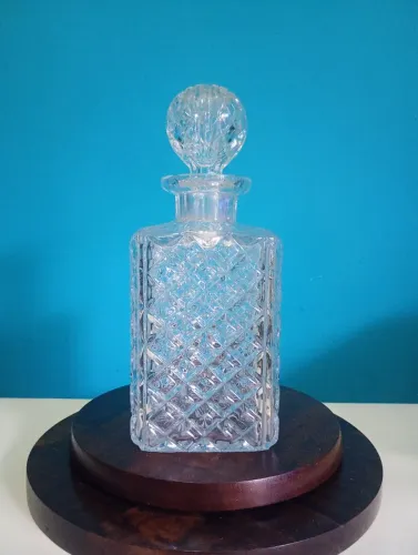 Antiga e Linda Licoreira / Garrafa para Whisky em Cristal
