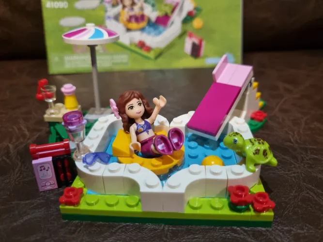 LEGO Friends Piscina da Olivia (41090)