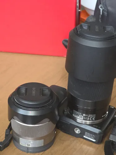 Sony nex f3 com 2 lentes, a original e E 55-210 mm F4.5-6.3 OSS (SEL55210