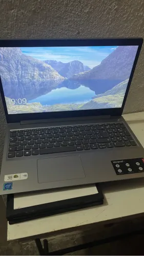 Vendo notebook, usado poucas vezes! Ótimo para estudos.