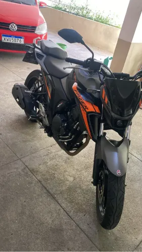 Vendo FZ25 NOVA!