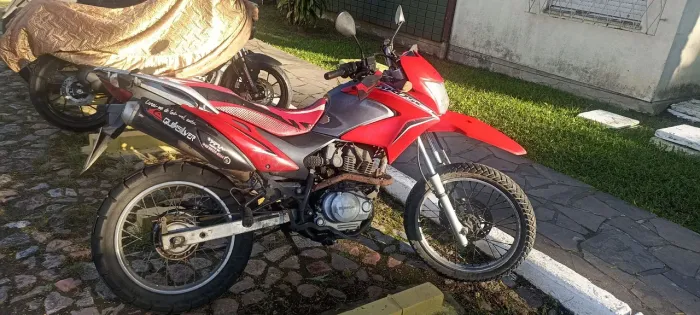 Vendo Honda nxr Bros 150 esd (completa)