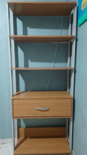 Estante multiuso ideal para kitnet 