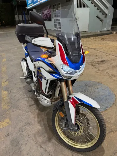 MOTO ÁFRICA TWIN ADVENTURE SPORTS 2021 - Câmbio Manual - Único dono - 20.000 Km - R$ 86900