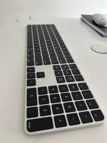 Magic Keyboard com Touch ID e Teclado Numérico
