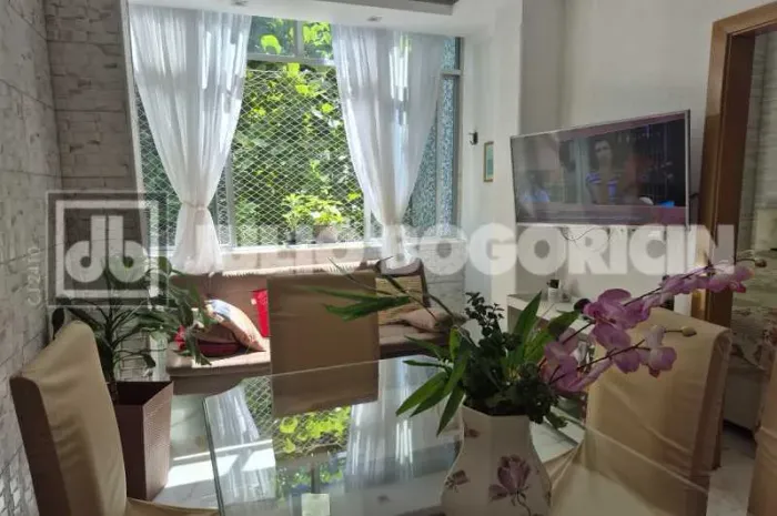 Próximo ao Bairro Peixoto e Metrô reformado