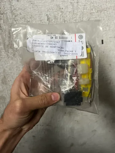 Este é um chicote de adaptação genuíno da Volkswagen (peça 2T0971067)