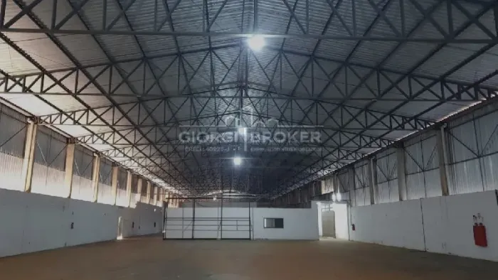 Barracão Comercial para Locação em Cedral-SP: 8 Salas, 2 Banheiros, 5 Vagas - 2.404,00m² d