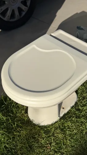 Vaso sanitário com tampa em perfeitas condições