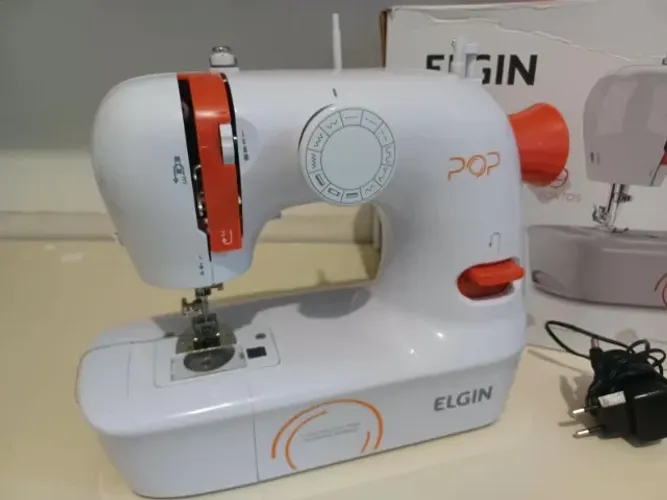 Máquina de costura Elgin Pop
