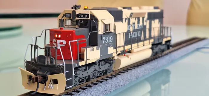 Locomotiva HO Athearn SD40 com DCC, Som e farol em LED. DCC SoundTraxx Econami de fábrica.