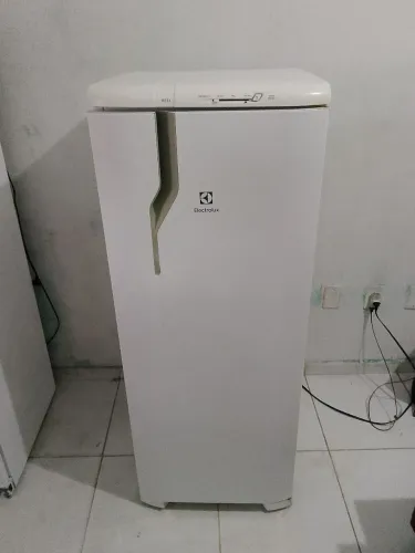 vende-se geladeira Electrolux bem conservada