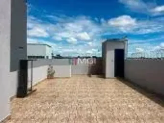 Sobrado á venda com 3 quartos e 1 suite - Setor Campinas