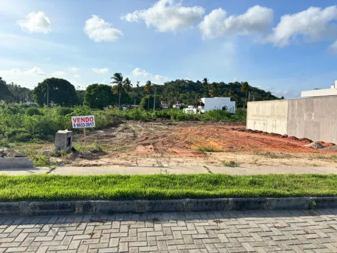 Terreno nascente 450 m² em condomínio fechado em São Miguel dos Milagres-AL