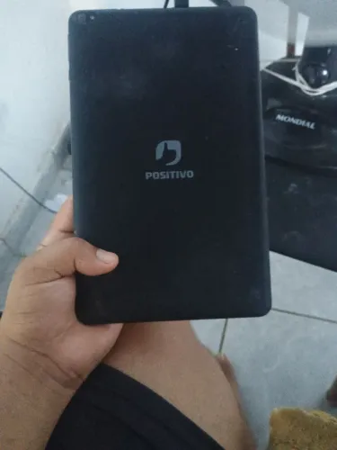Tablet ele liga mas a tela está quebrada a marca do tablet  é positivo