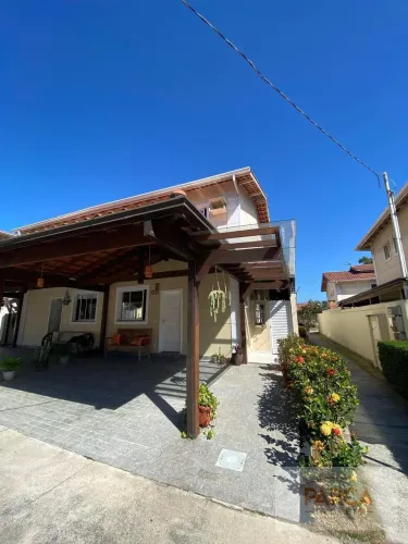 Casa de Condomínio em Morada de Laranjeiras - Serra