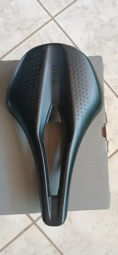 Selim ciclismo fizik tempo argo 150mm impecável