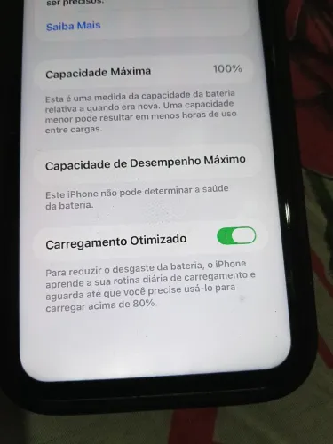 Vendo iPhone 11 64G  semi novo bem conservado carregador capa película 