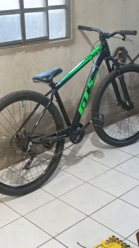 BICICLETA ARO 29 CEMI NOVA com problema no pedal parafuso quebrou dentro dele