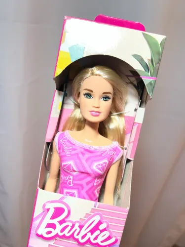 Barbie Basic 2026 olhos verdes - face mode Teresa