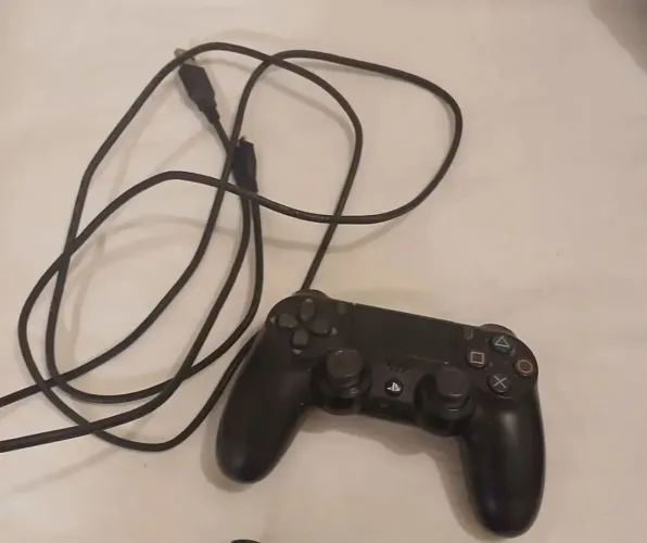 Controle e cabo carregador original(ps4) pouco usado