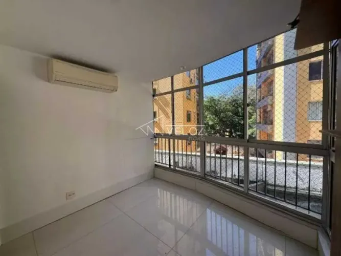Apartamento : / Residencial / Cosme Velho