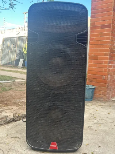 Lexsen LPX-2015A, o modelo de 500 W RMS com dois falantes de 15