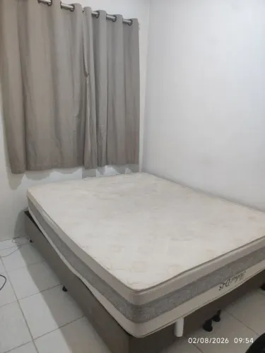 Cama Queen para vender logo