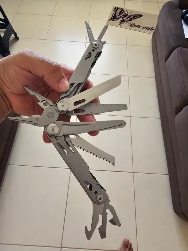 Alicate multitool 13 em 1