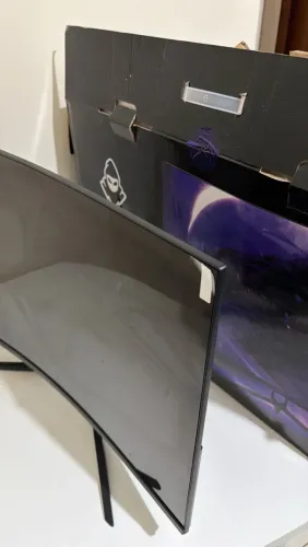 Monitor 32? curvo no plástico