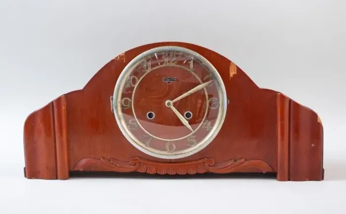 Relógio de mesa em madeira marca Schattan-veja o vídeo