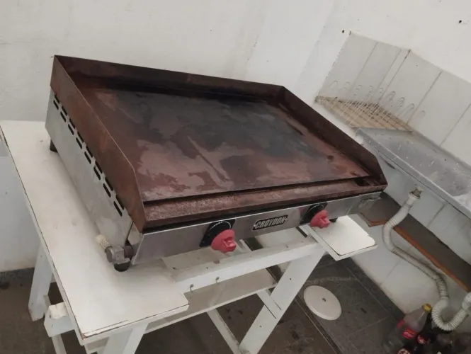 Chapa a gás profissional Croydon