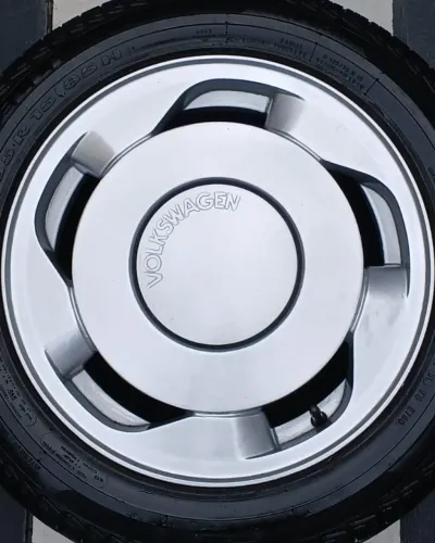 Orbital Gomão aro 15 c/ pneus Pirelli 195/55