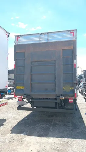 Vendo plataforma pra baú de 260 de largura com 4 pistão