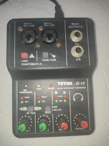 Mesa Interface de Áudio (Teyun Q-12)