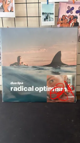 radical optimism - Dua Lipa AUTOGRAFADO