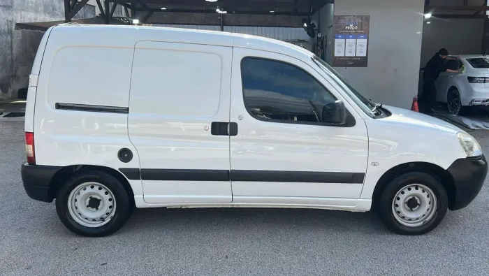 Peugeot Partner Furgão 1.6 16v/ 1.6 16V Flex 3P 2015