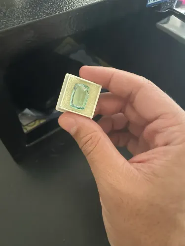 Topázio azul lapidado 